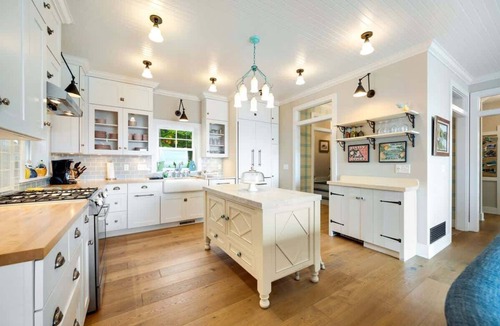 Gills Rock House | Garrett Bay View Cottage · 3 Acres · Fireplace