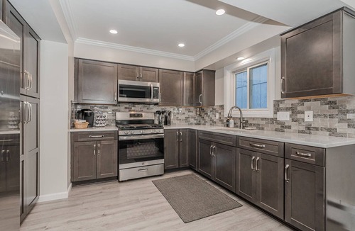 Anchorville House | Gather & Relax! 9 Beds, Kayaks/SUPs, Swimming, Games, Fire Table, Sunsets!