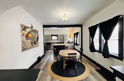 Northeast South Bend House | Golden Dome Getaway- 4BR 2BA Home Sleeps 12- walk to campus! Ideal for ND trips