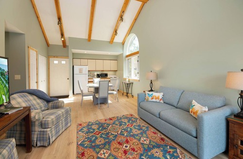 Cedar Condo | Golf Condo 2 miles from Good Harbor beach