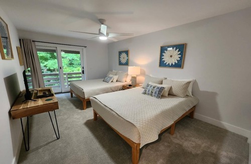 Harbor Springs Condo | Gorgeous 4 bedroom condo - 10 minutes from Harbor Springs & Ski Resorts