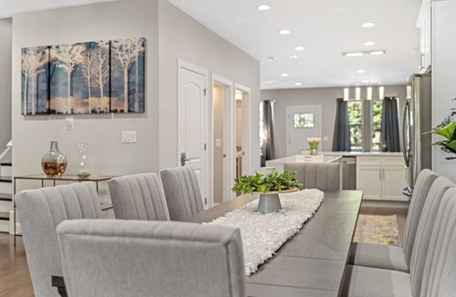 Avondale House | Gorgeous 5 BDR/4BA in Logan Square w/Parking!
