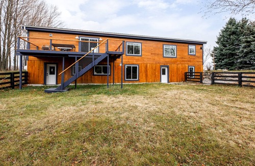 Williamsburg Cabin | 🐎 Gorgeous 6BDR Farmhouse w/ Stables & 3 Paddocks ➠ 9246!