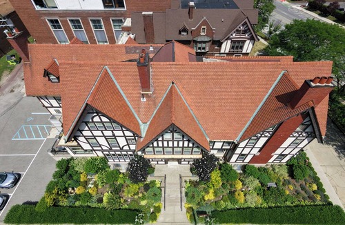 Detroit House | Gorgeous 9-bedroom historic estate with AC in vibrant Detroit
