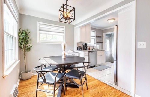 Berkley House | Gorgeous Berkley 4BR/2.5BA Home w/Loft Suite