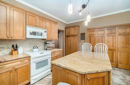 Arcadia House | Gorgeous, dog-friendly home near the lake with fireplace, grill & washer/dryer