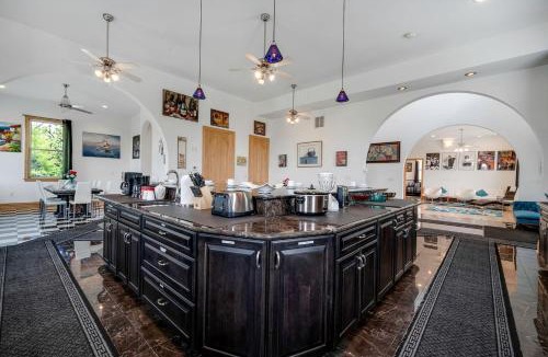 Fort Atkinson Villa | Gorgeous Secludued Villa Nestled Amidst Trees in Fort Atkinson, Wisconsin