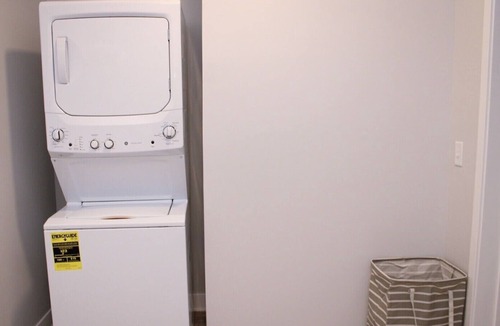 St. Peters Condo | Gorgeous & Spacious 1b/1b Condo +24-hr Gym Access +Great Location +Nearby Food