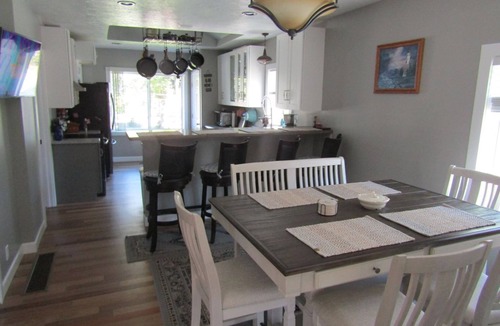 Lakeside House | Gorgeous, stylish Muskegon Home - in wonderful Lakeside District!