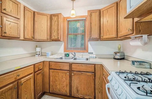 Saugatuck House | Goshorn Lake's Endless Summer | Cottage in Saugatuck w/pool access