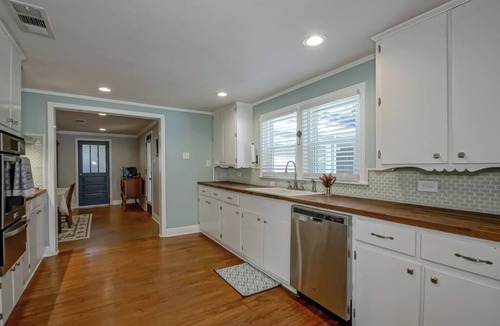 Central House | Gotta "Lovett" Farmhouse -Spacious 3 bedroom home on sprawling 6+ acres