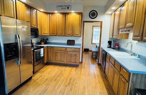Godfrey House | Grafton Getaway @ Countryside. Sleeps 31. Over 6,000 sq feet on 5 acres
