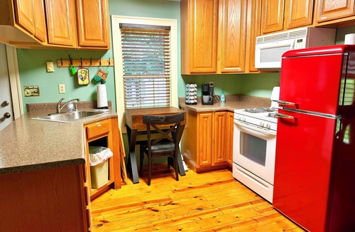 Michael House | Grafton Getaway @ The Studio. Cozy home on 3 acres just 7 minutes from town.