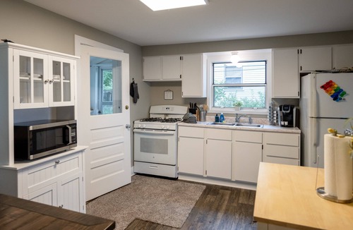Grand Haven Cottage | Grand Haven cottage walkable to Lake Michigan