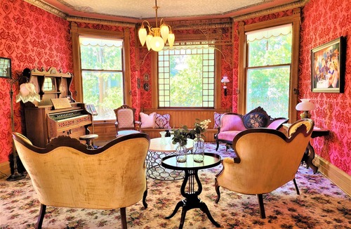 Bellaire Bed & Breakfast | Grand Victorian B&B Inn