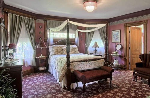 Bellaire Bed & Breakfast | Grand Victorian B&B Inn