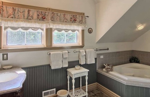 Bellaire Bed & Breakfast | Grand Victorian B&B Inn