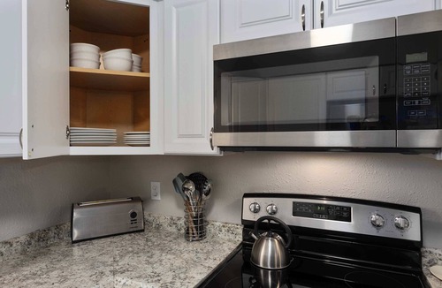 Blue Springs House | Great Home 15 Mins from GEHA Sleeps 9 King Beds