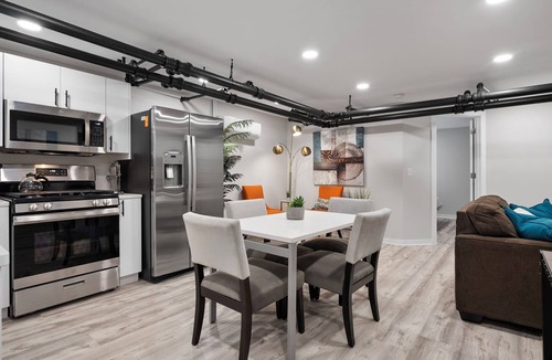 Union Park Apartment | Great location, PET friendly, FREE parking, quiet neighborhood, near Colleges