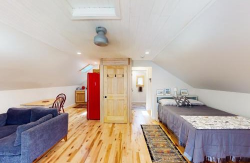 Lake Township House | Half-Mile to Crystal Lake! Couples Retreat w/Deck