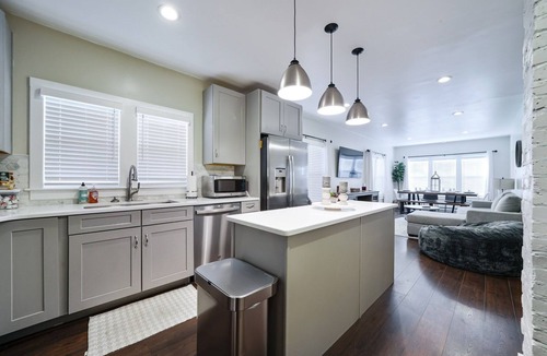 Northeast South Bend House | Half mile walk to Notre Dame and Eddy street Remodeled. Fast WiFi