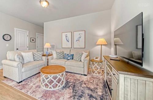 South Haven House | Harbor Splash - Steps to Indoor Pool