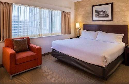 O'Hare Hotel | Hassle-free Stay w/Complimentary Airport Shuttle, Pets are Welcome!
