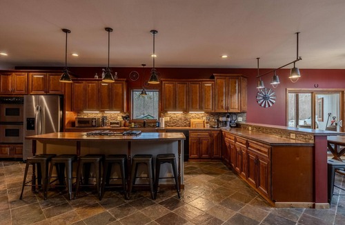Cloquet House | Helicopter Barn! Bowling Alley/Park/Hot Tub/Sauna