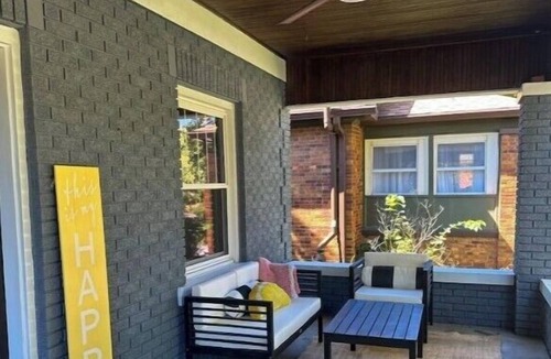 Springfield House | Hello Sunshine! Beautiful bungalow in the heart of Springfield!