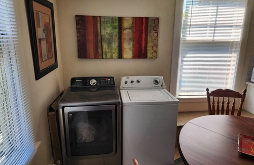 Grand Rapids Apartment | Heritage Hill Apartment with HVAC & Balcony, walk to Wealthy St Business Dist.