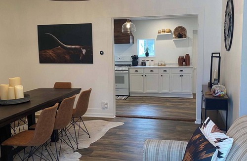Carrollton House | Heritage House- 3 Bed, 1 Bath Newly Remodeled Modern Whole House Rental, Yard