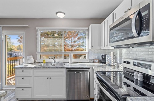 St. Peters House | Hidden Gem on Hillview * 4BD * Games * Good Vibes