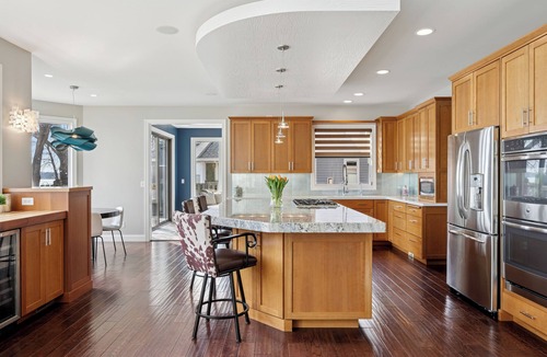 Spicer House | High end home on Green Lake loaded w/amenities & walking distance to downtown.