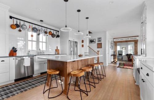 Van Dyne House | Highland Farmhouse Countryside Retreat with Farm Charm