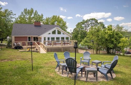 Waynesville House | "Hillside on Benton"- Walkable Restored Mid-Century- Near Fort L. Wood/RT 66