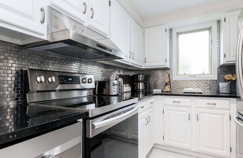 Acme Condo | ⛳ Hilltop 3BR Condo | Bay Views + Golf | Near GT Resort | Adults 25+