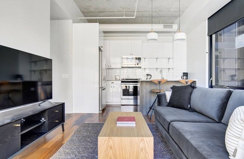 Near North Side Apartment | Hip River North 1BR w/Gym + Pool + W/D near Mag Mile by Blueground