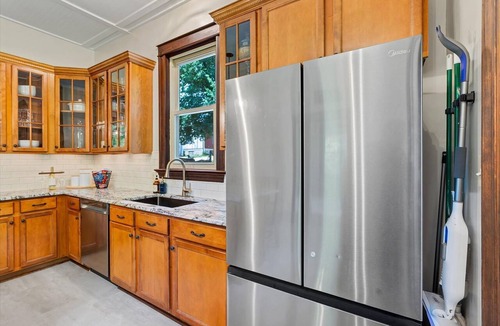 Augusta House | Historic Craftsman Hot Tub Walk to Wineries Katy Trail Dog Fr.