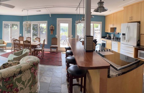 Saugatuck House | Historic Harborview Luxury 3 bed/3-1/2 bath in Saugatuck ,Deck, Grill, parking