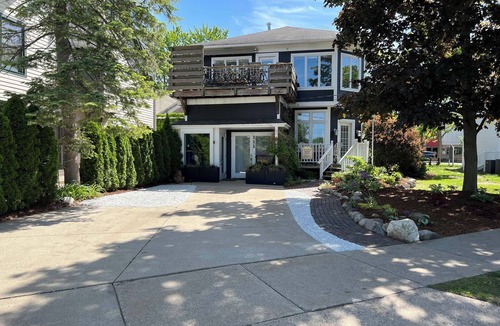 Saugatuck House | Historic Harborview Luxury 3 bed/3-1/2 bath in Saugatuck ,Deck, Grill, parking