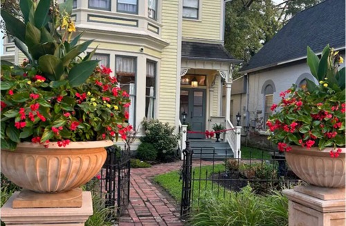 Murphysboro House | Historic Hull House INN - House