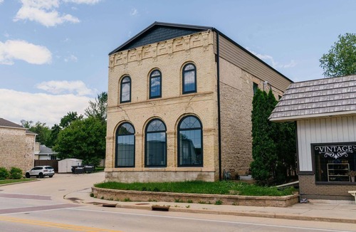 Cross Plains Apartment | Historic Luxury 2-bedroom apartment in Cross Plains, WI