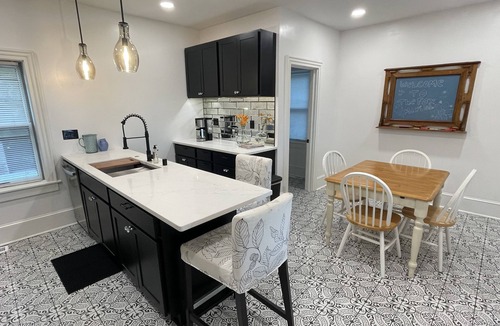 Racine House | Historic Mansion, near Lake Michigan sleeps 8