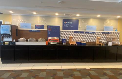 Troy Hotel | Holiday Inn Express and Suites Detroit North-Troy by IHG