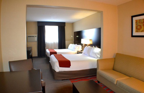 Waterford Hotel | Holiday Inn Express Hotel & Suites Waterford by IHG