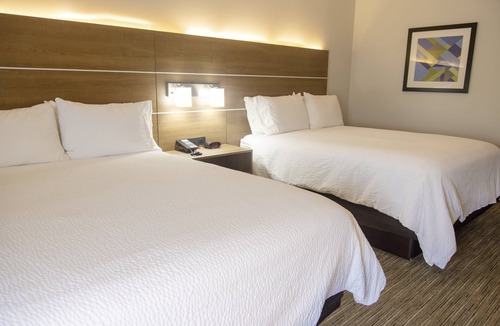Marshfield Hotel | Holiday Inn Express Marshfield by IHG
