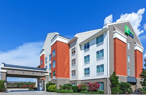 Little Woods Hotel | Holiday Inn Express New Orleans East by IHG