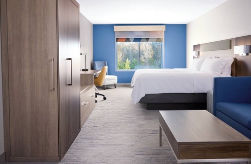 Plainwell Hotel | Holiday Inn Express Plainwell by IHG