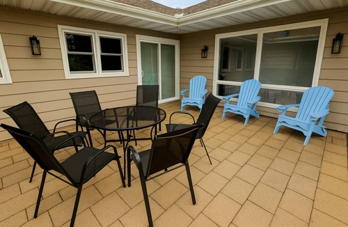 Wisconsin Dells House | Hollywood Hangout | Arcade Game Room | Movie Theatre | Themed Rooms | Downtown