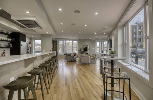 Wrigleyville Apartment | "Holy Cow"! 4bed 4bath Duplex Penthouse w/ 2,000 sqft Private Roof-Deck!